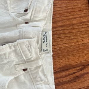 Never Worn before Abercrombie 90s straight leg Ultra High Rise jeans